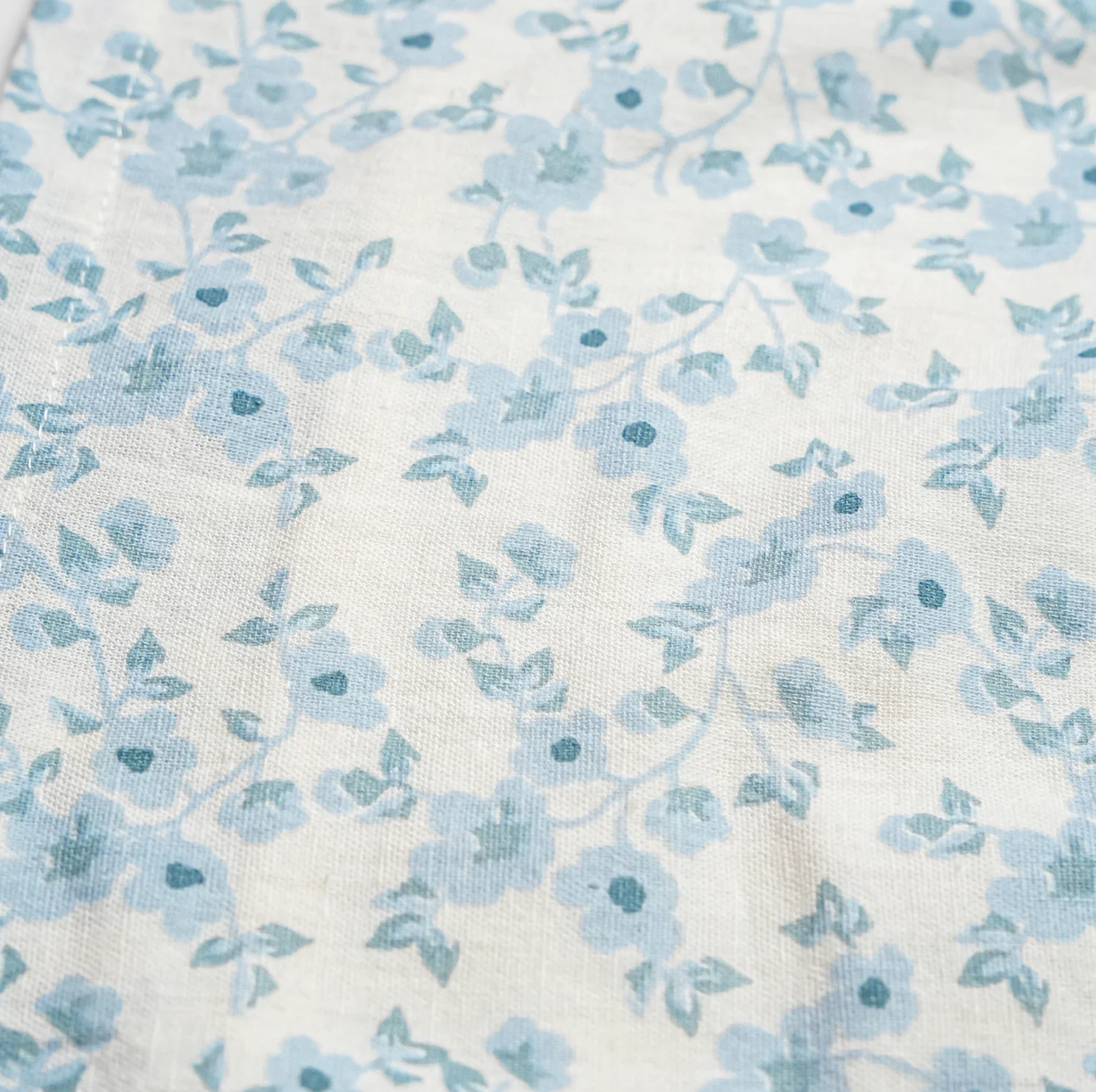 Scalloped Blue Vines Set